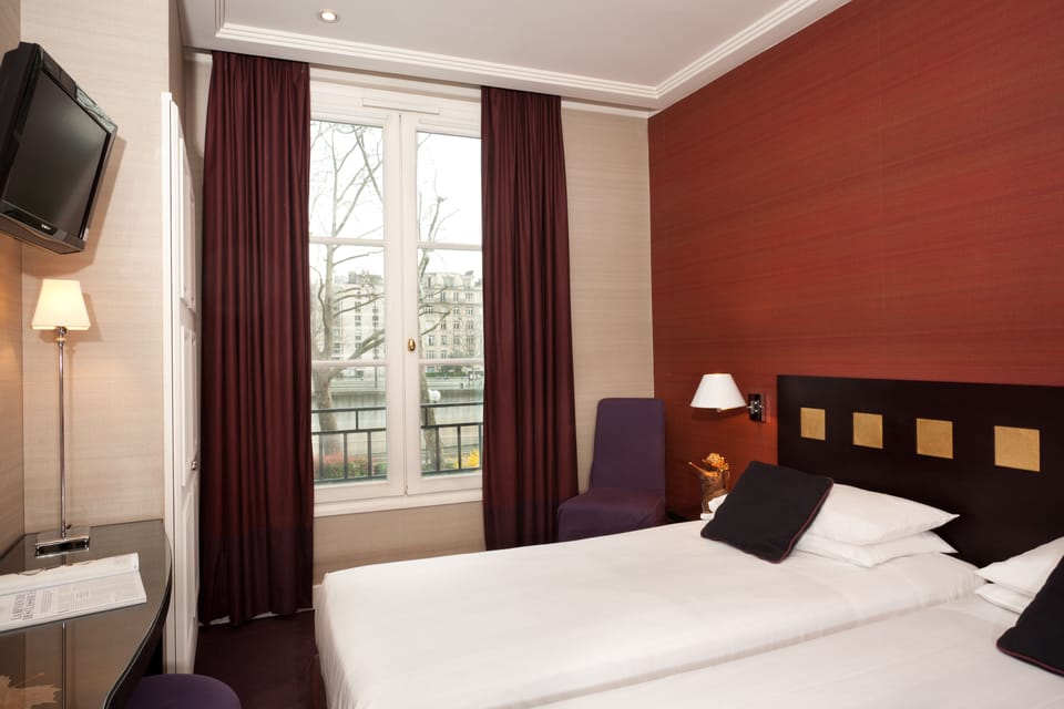 Premium bedding, in-room safe, desk, soundproofing