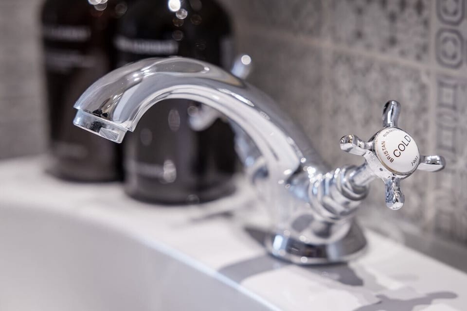 Luxury Double Room, Ensuite, Sea View | Bathroom