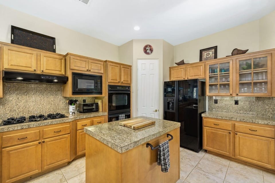 Bright, open & spacious chef's kitchen with five burner stove, and double oven