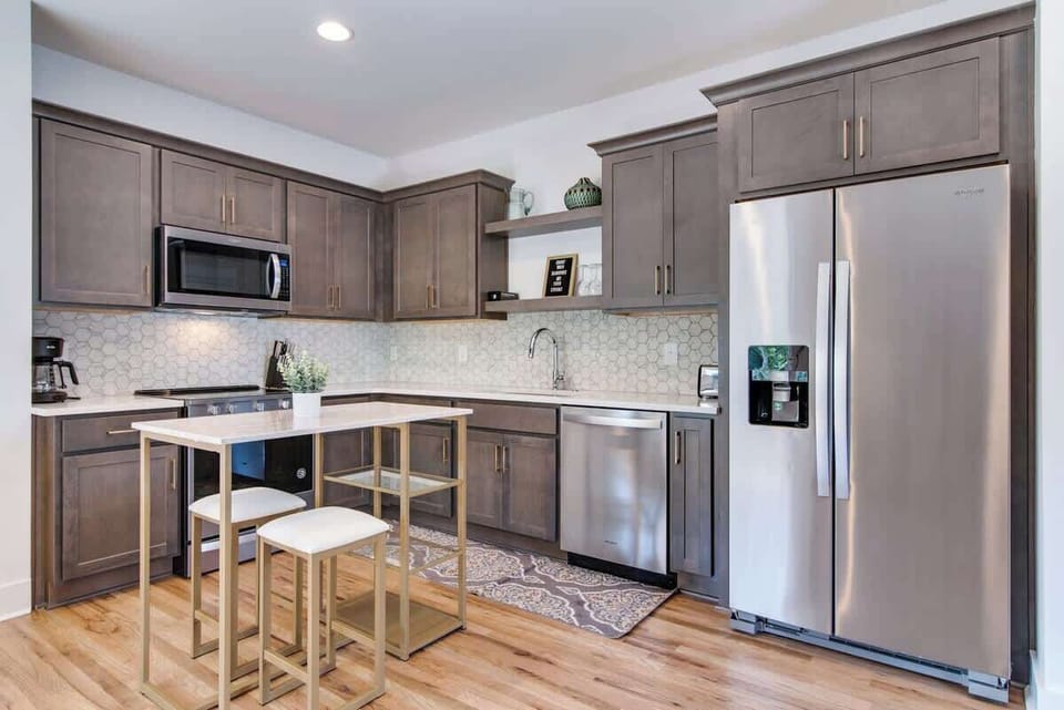 Our fully-equipped kitchen offers everything you need to create delicious gourmet meals effortlessly.