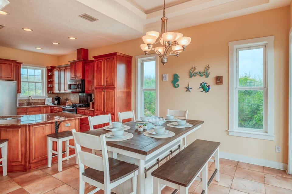 Enjoy your favorite meal at this quaint dining table for 6.