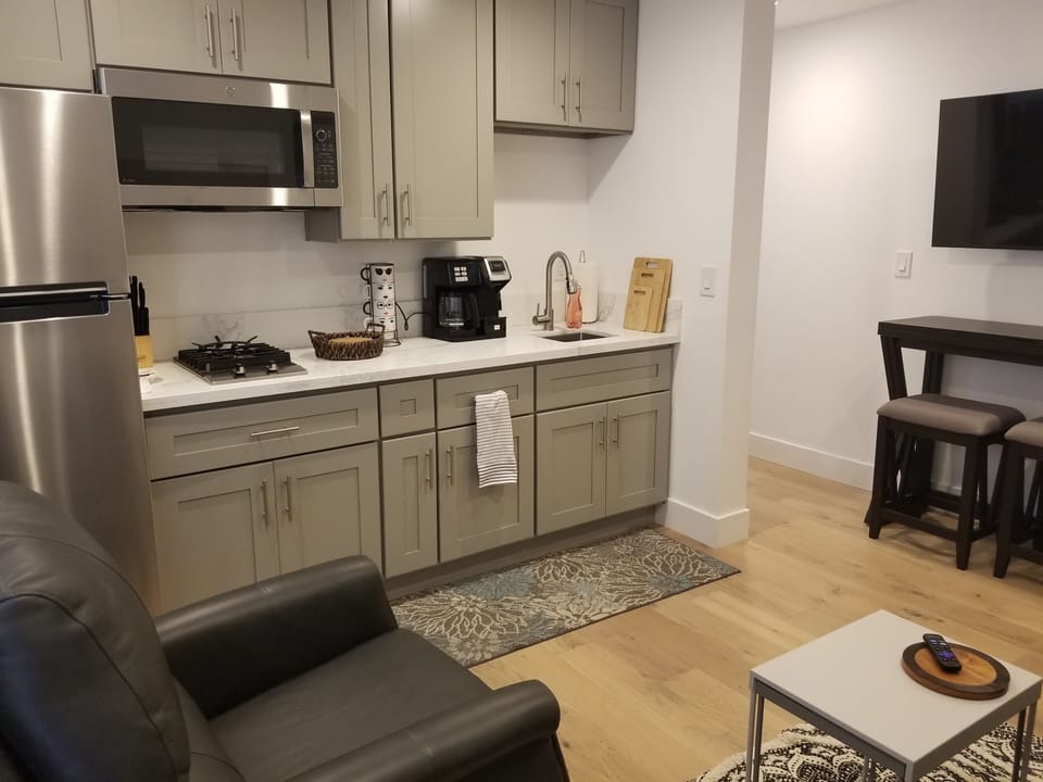 Gas cooktop, dual Keurig and drip coffee maker