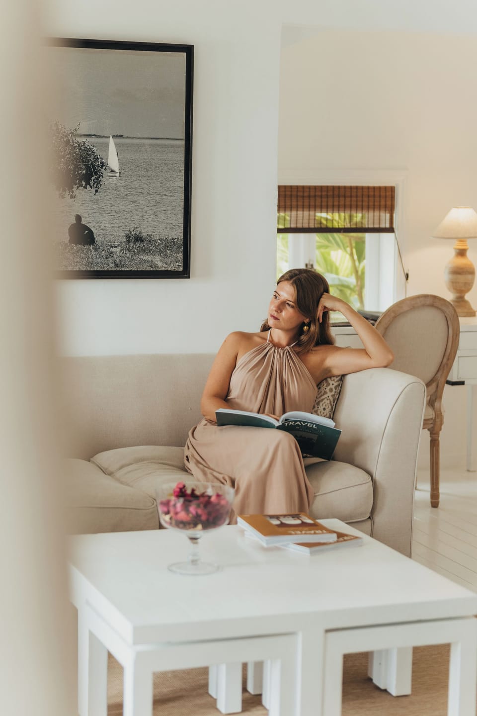 Suite | Living area | 40-inch plasma TV with satellite channels, TV, books