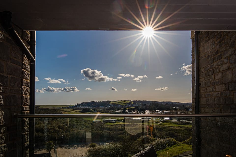 Luxury Apartment, Sea Views, Pet Friendly