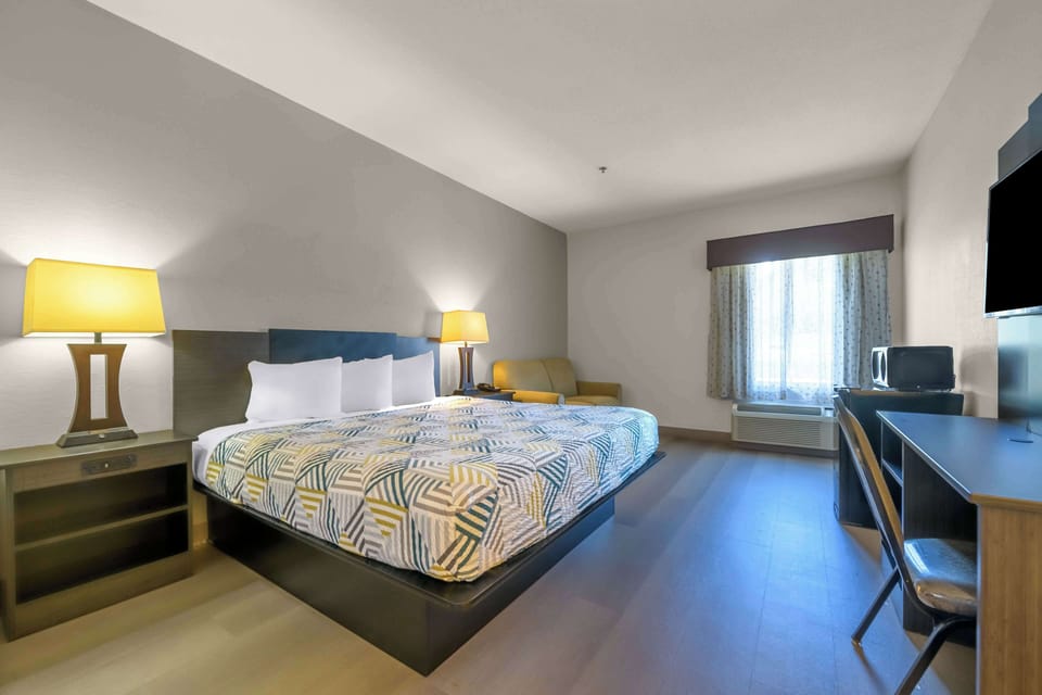 1 bedroom, premium bedding, pillowtop beds, desk
