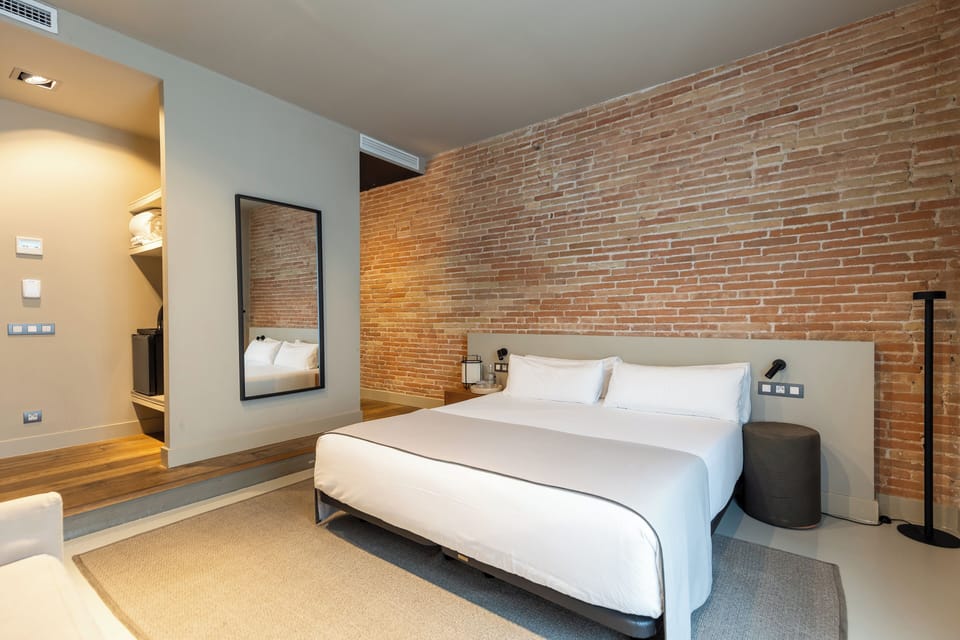 Deluxe Double Room (Pau Claris) | Desk, WiFi (free)