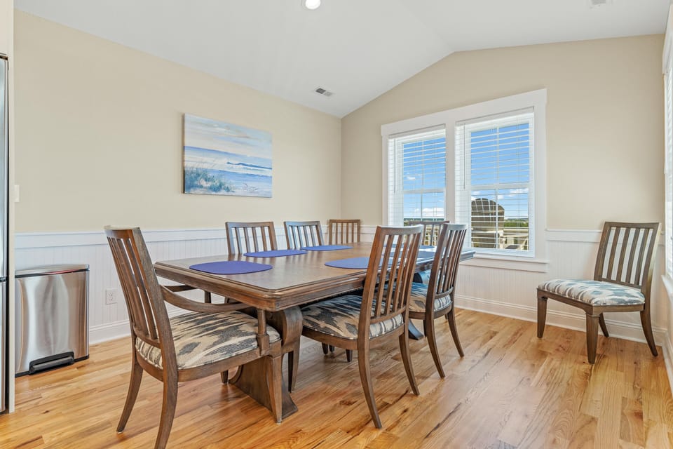 Dining Area - Top Level