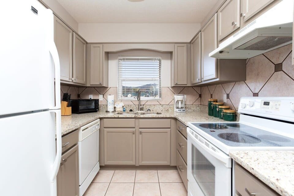 Awesome Kitchen Complete With Granite Countertops!