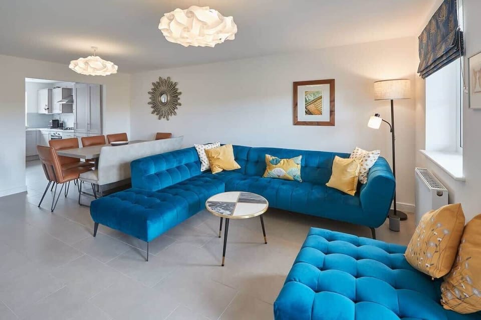 Highfield House, Whitby - Host & Stay