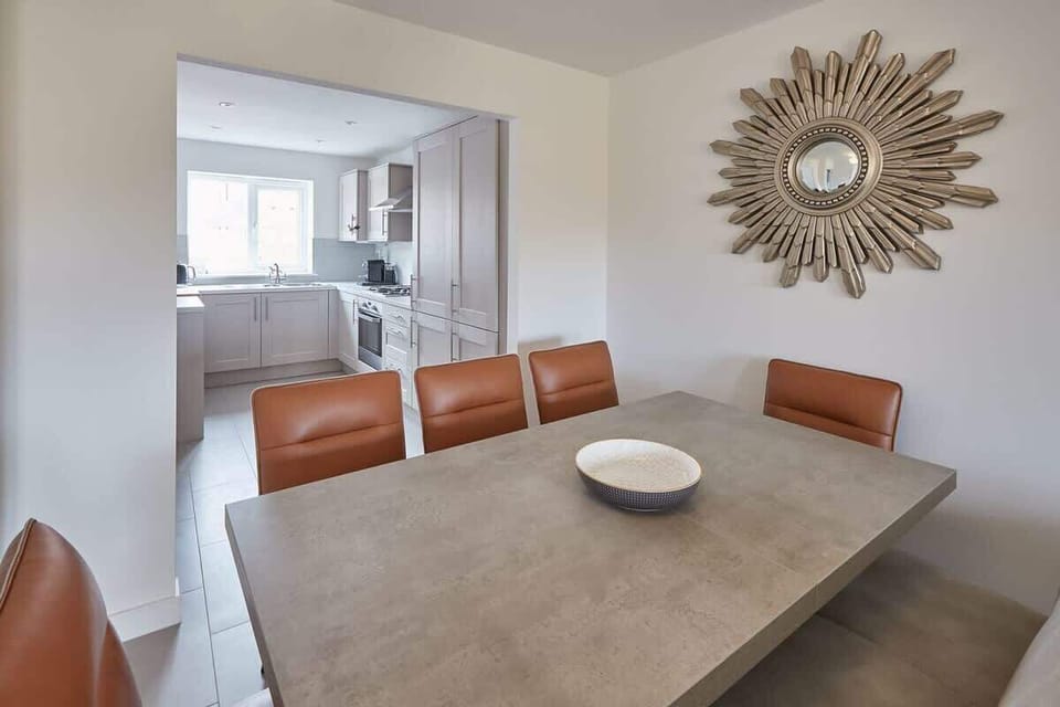 Highfield House, Whitby - Host & Stay