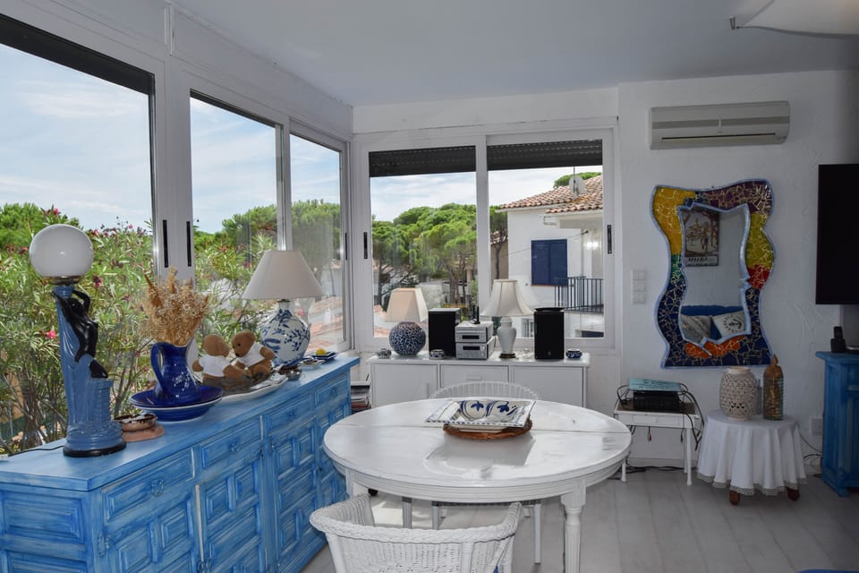 Villa with sea views.Capacity 7-8 people. Pool.A/C.Wifi-SA PUNTA COSTA BRAVA