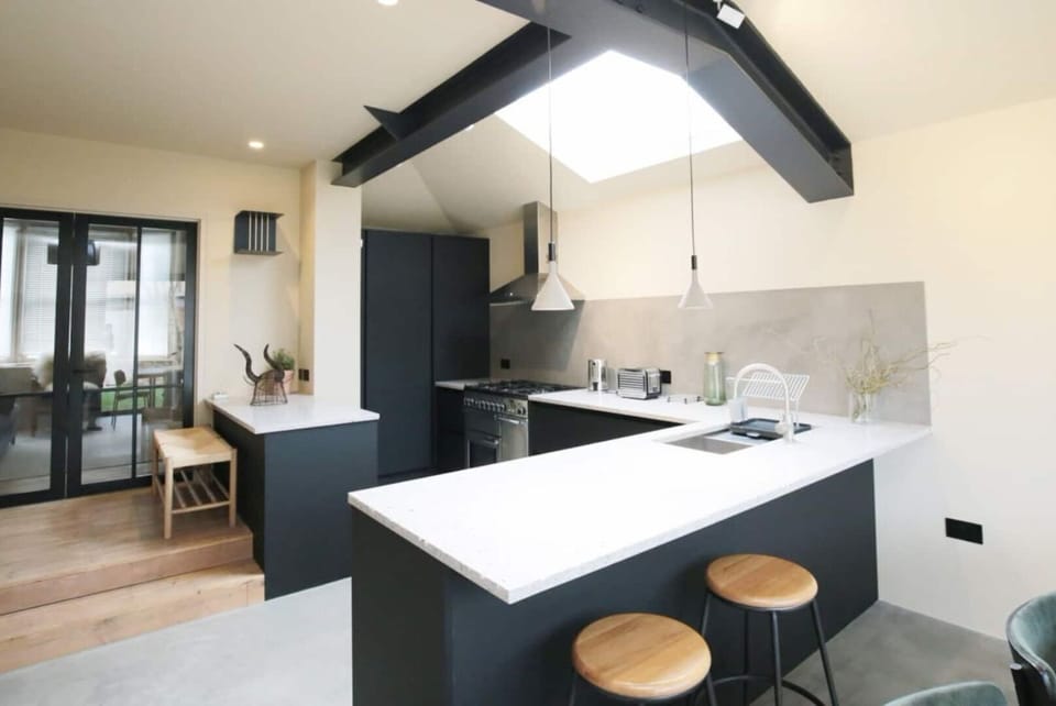 Full Equipped Kitchen + Under Floor Heating!
