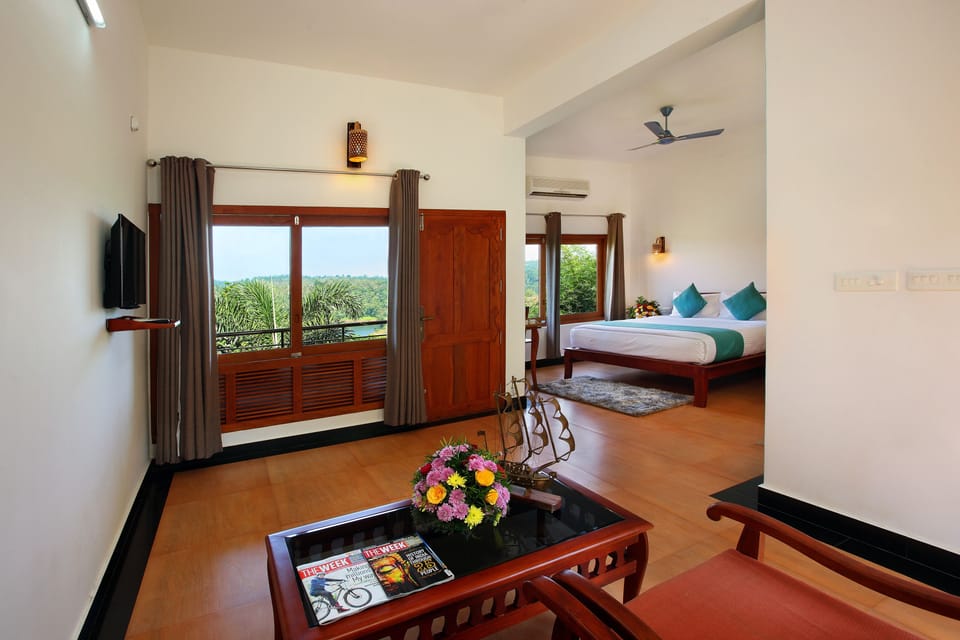 Lake View Premium | 1 bedroom, premium bedding, minibar, in-room safe