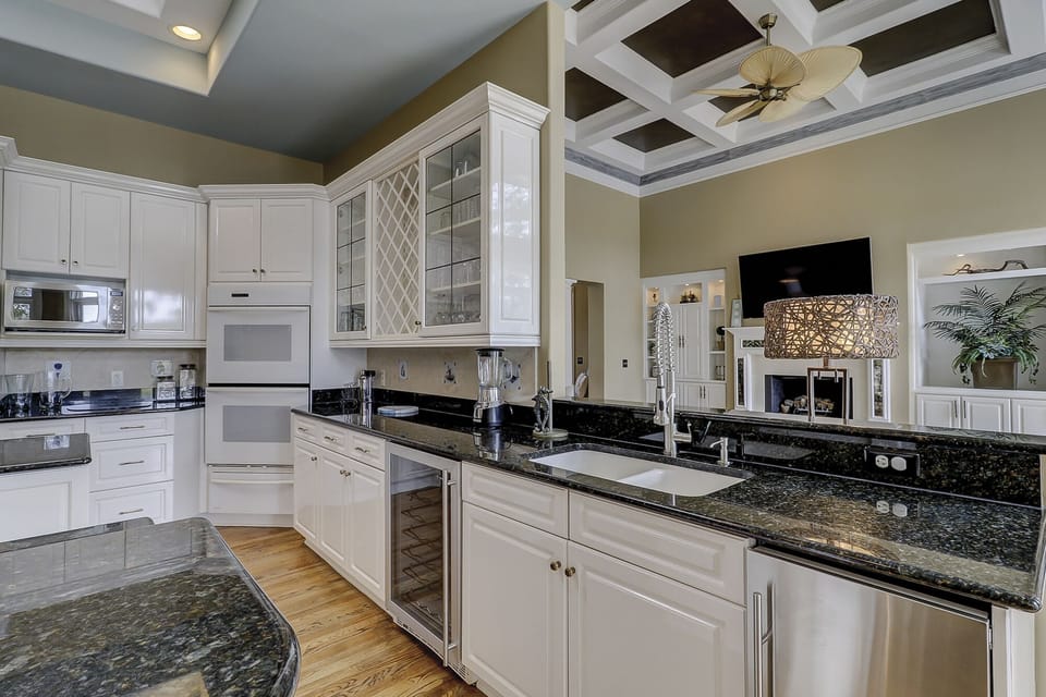 Kitchen / 39 Port Tack - Kitchen / 39 Port Tack