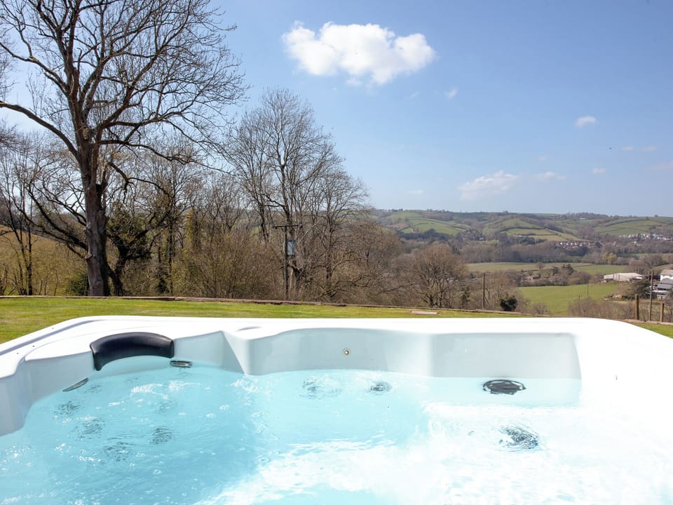 Hot tub | The Cow Shed - Westpitt Farm, Butterleigh, near Tiverton