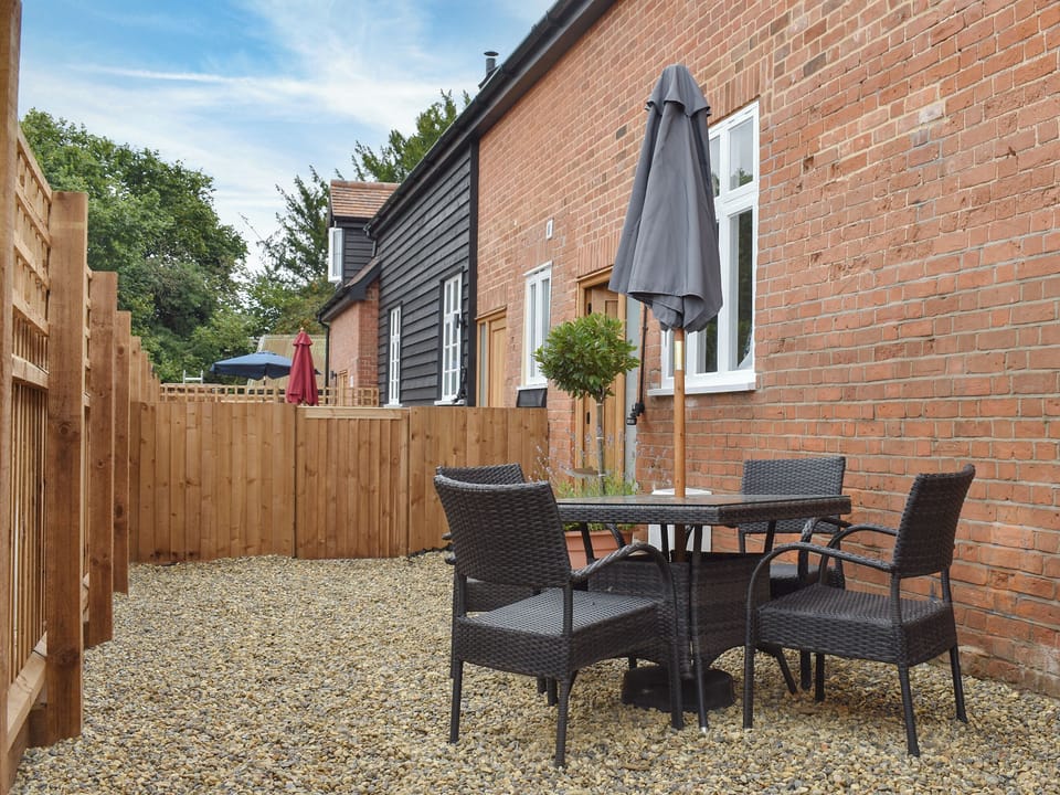 Outdoor area | Roe Cottage - White Hart Cottages, Hadleigh