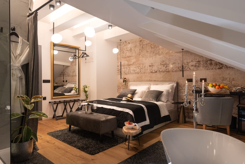 Romantic Double Room, 1 King Bed, Bathtub (on the 4th floor) | Premium bedding, memory foam beds, in-room safe, individually decorated