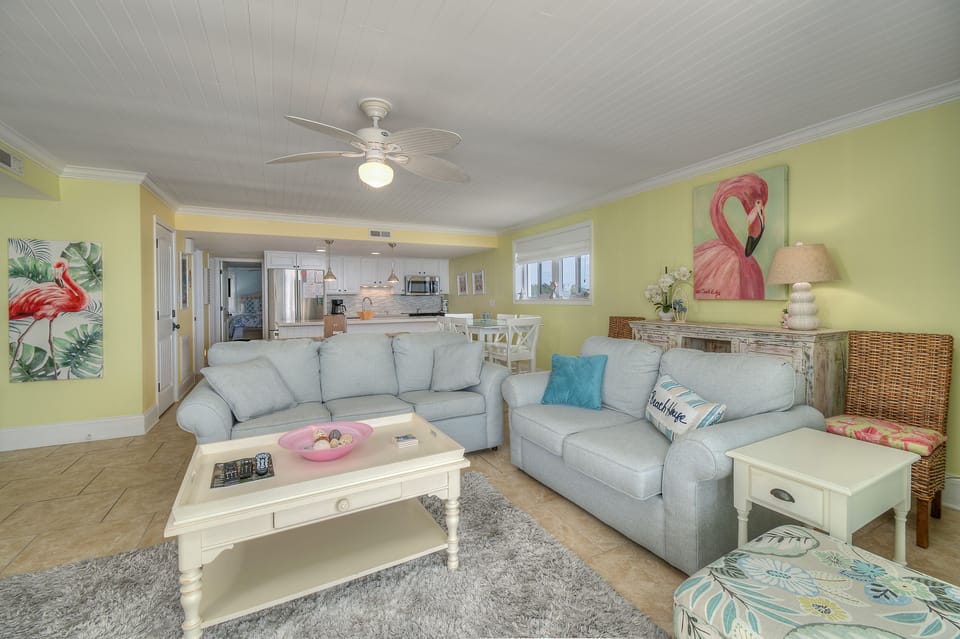 The tropical colors are so inviting!