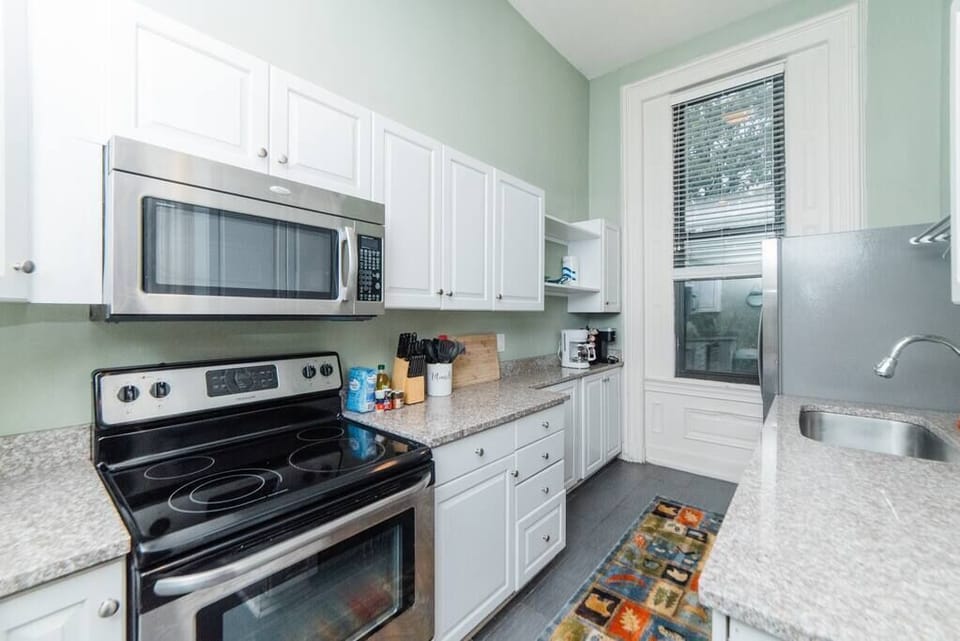 Kitchen- fully stocked
