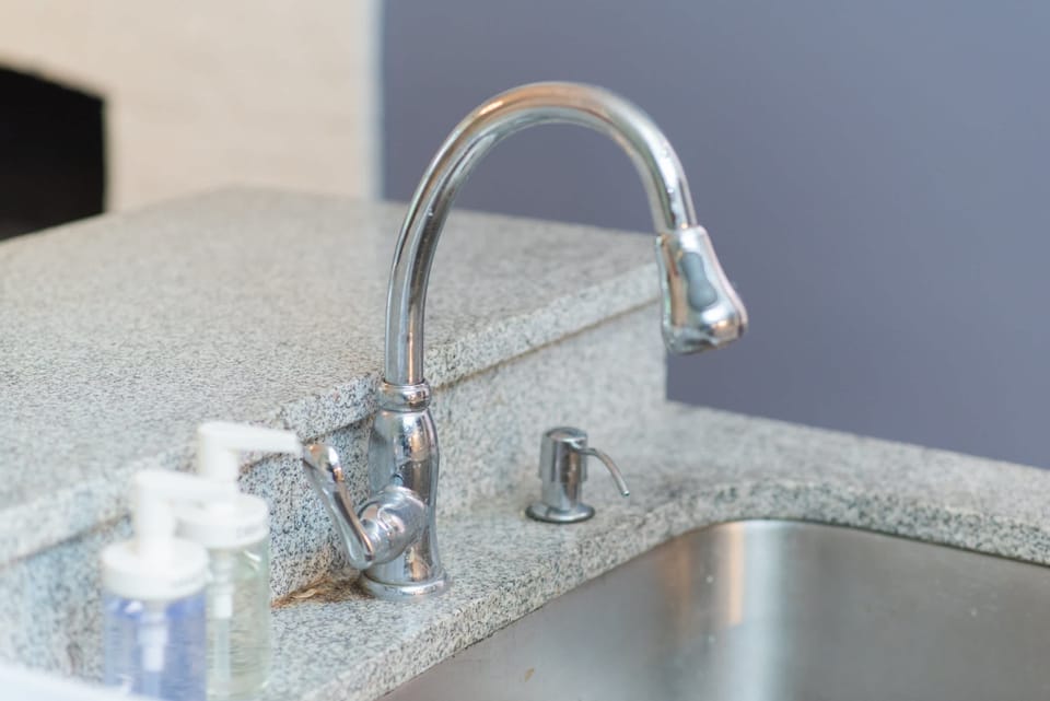 Kitchen SInk- cleaning supplies provided
