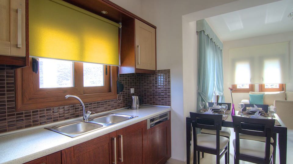 Dining area next to the kitchen.