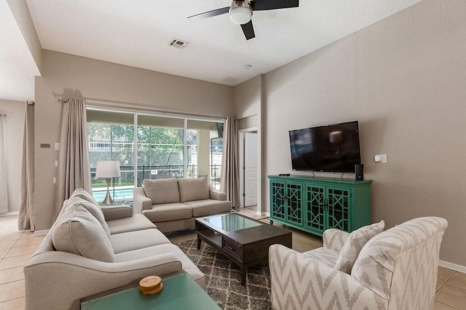 Great Room with Wall of Glass to Pool