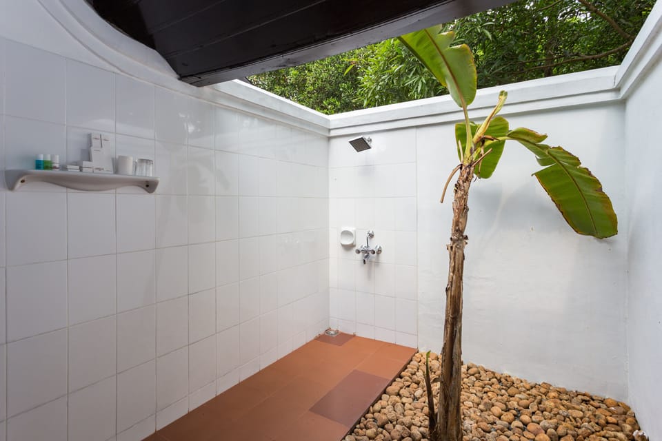 Basic Cottage, 1 Bedroom | Bathroom | Free toiletries, hair dryer, towels