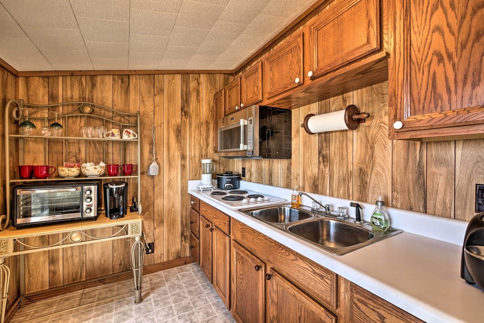Well-Equipped Kitchen | Keurig Coffee Maker | Crock-Pot | Blender