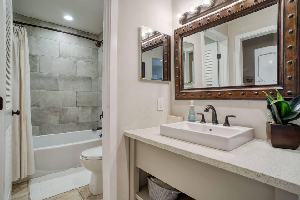 Guest bath offers Tub/Shower combo
