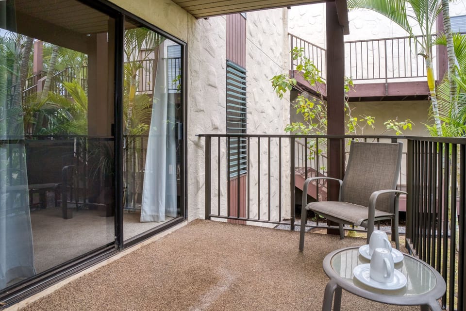 Private lanai off the guest bedroom