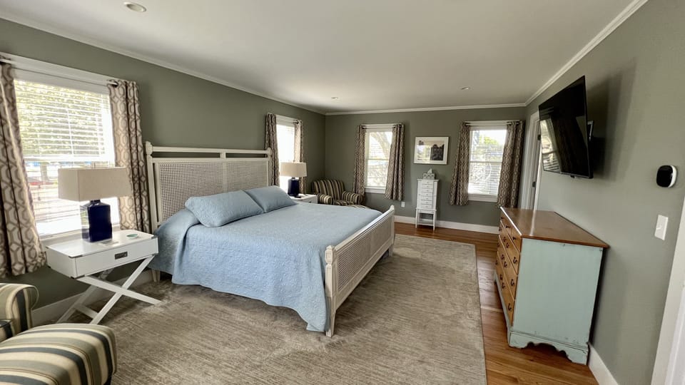 First Floor King with TV and En Suite
