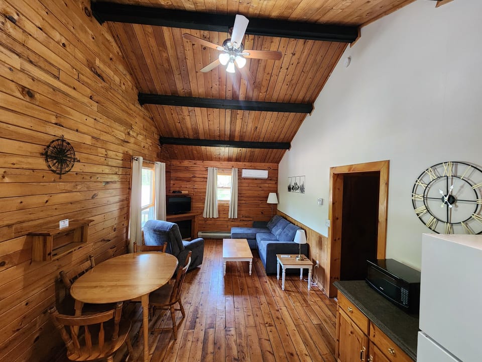 Cottage, 2 Bedrooms | Living area | 32-inch TV with satellite channels