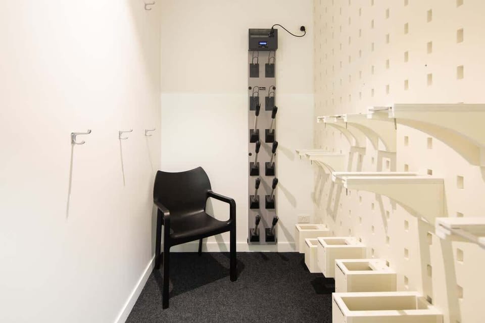 Ski and snowboarding drying room