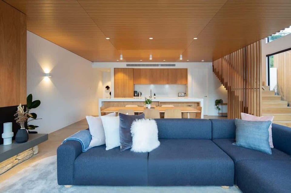 Contemporary Living Room with Fireplace – This chic living space combines modern design with the warmth of a fireplace, creating an inviting atmosphere while showcasing stunning lakefront views.