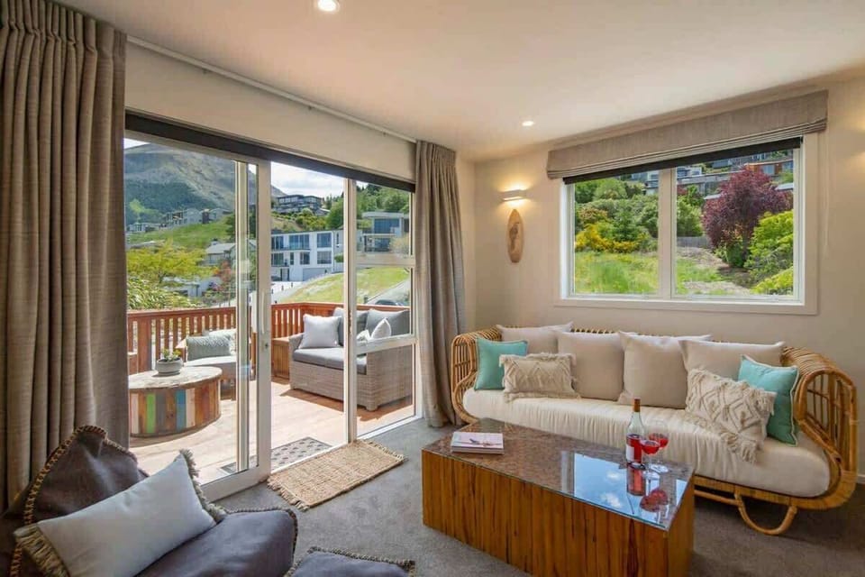 Bright Living Room with AV System and Patio Access
This inviting living room features a smart TV, Netflix, and Sonos Playbar. Step through the patio doors to enjoy outdoor living and entertainment with ease, creating a perfect space to unwind.
