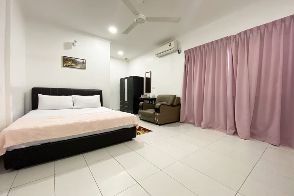 Room, Private Bathroom | Desk, free WiFi