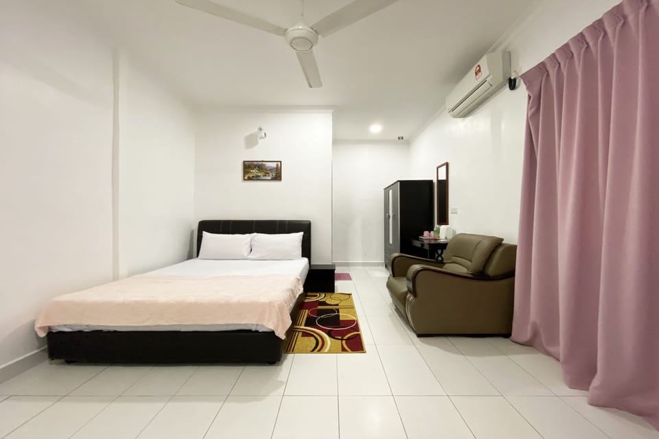 Room, Private Bathroom | Desk, free WiFi