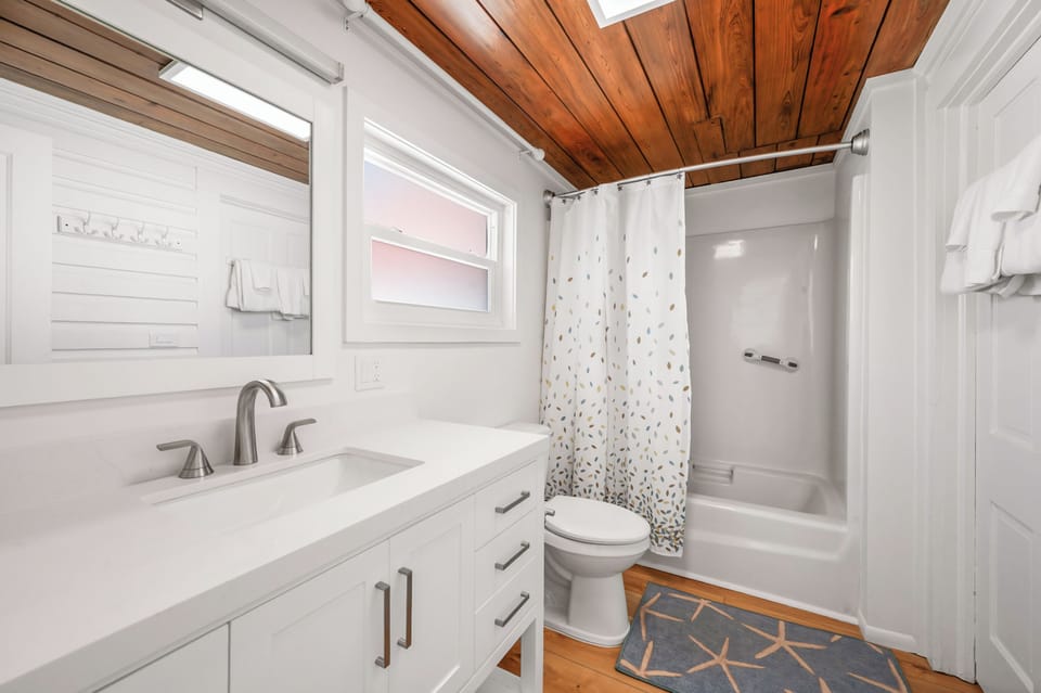 Bathroom 1 on ground level with tub/shower combo