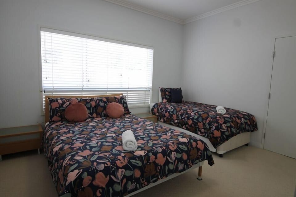 Db 11 Second Bedroom
