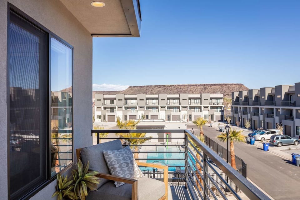 Townhome, 5 Bedrooms | Property grounds