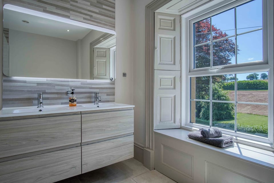 Separate tub and shower, deep soaking tub, hydromassage showerhead