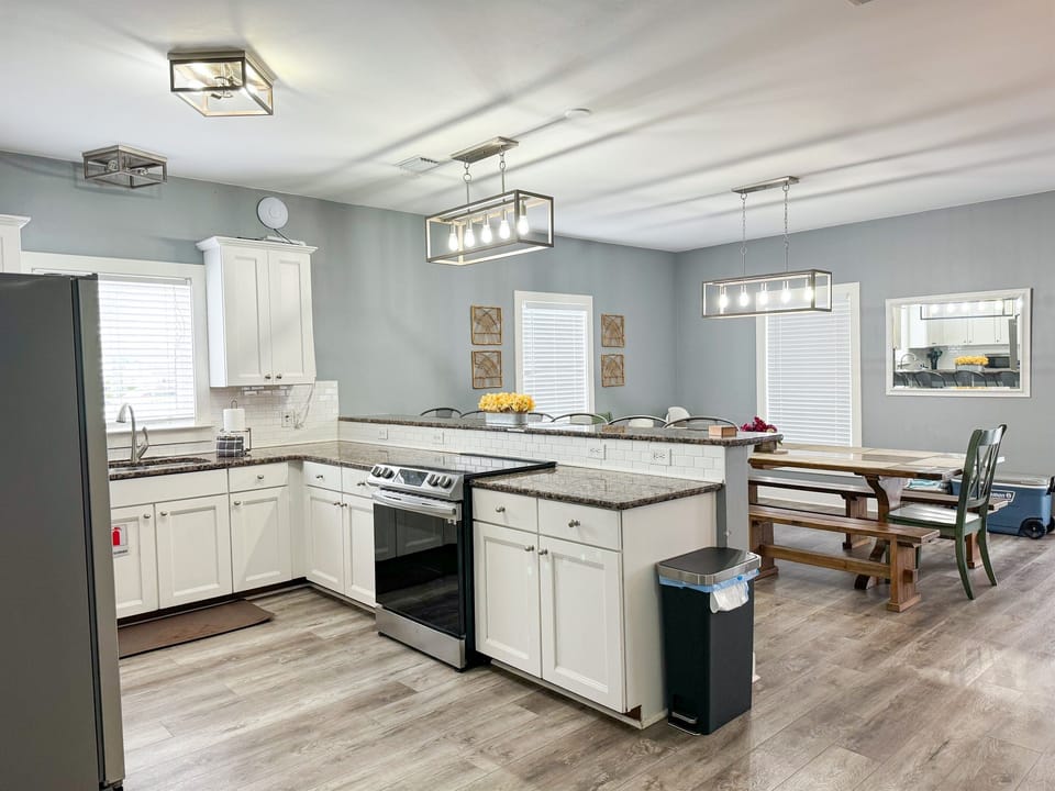 Easy flow from the kitchen to the dining area for better meals.