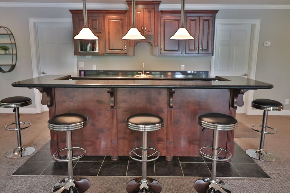 Lakefront Gem Bar in Game Room