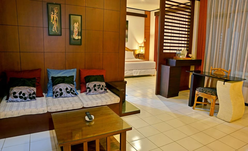 Minibar, desk, soundproofing, rollaway beds