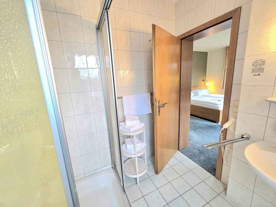 Double Room | Egyptian cotton sheets, premium bedding, desk, laptop workspace