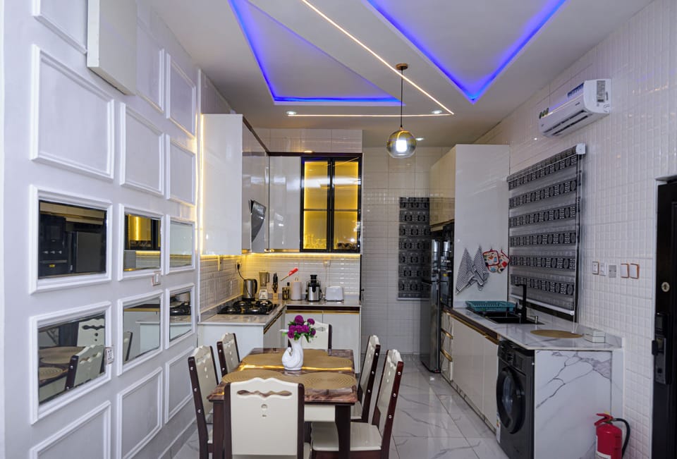 Fridge, microwave, oven, coffee/tea maker