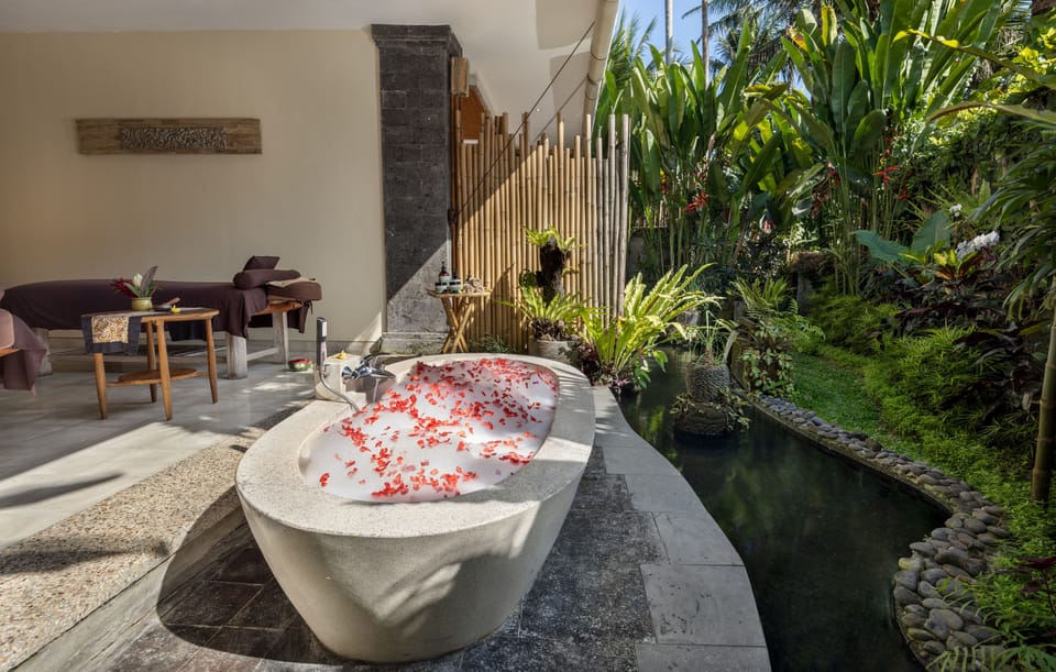 Couples treatment rooms, hot tub, hot springs, body treatments