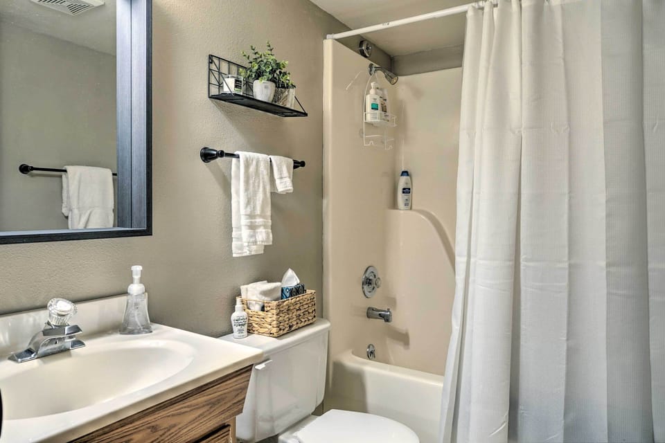 Full Bathroom | Basement | Complimentary Toiletries