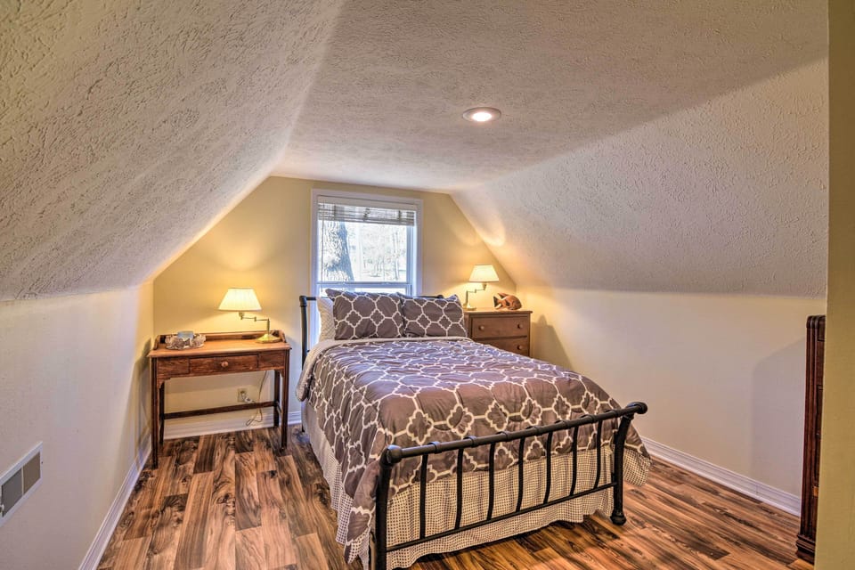 Loft | Full Bed