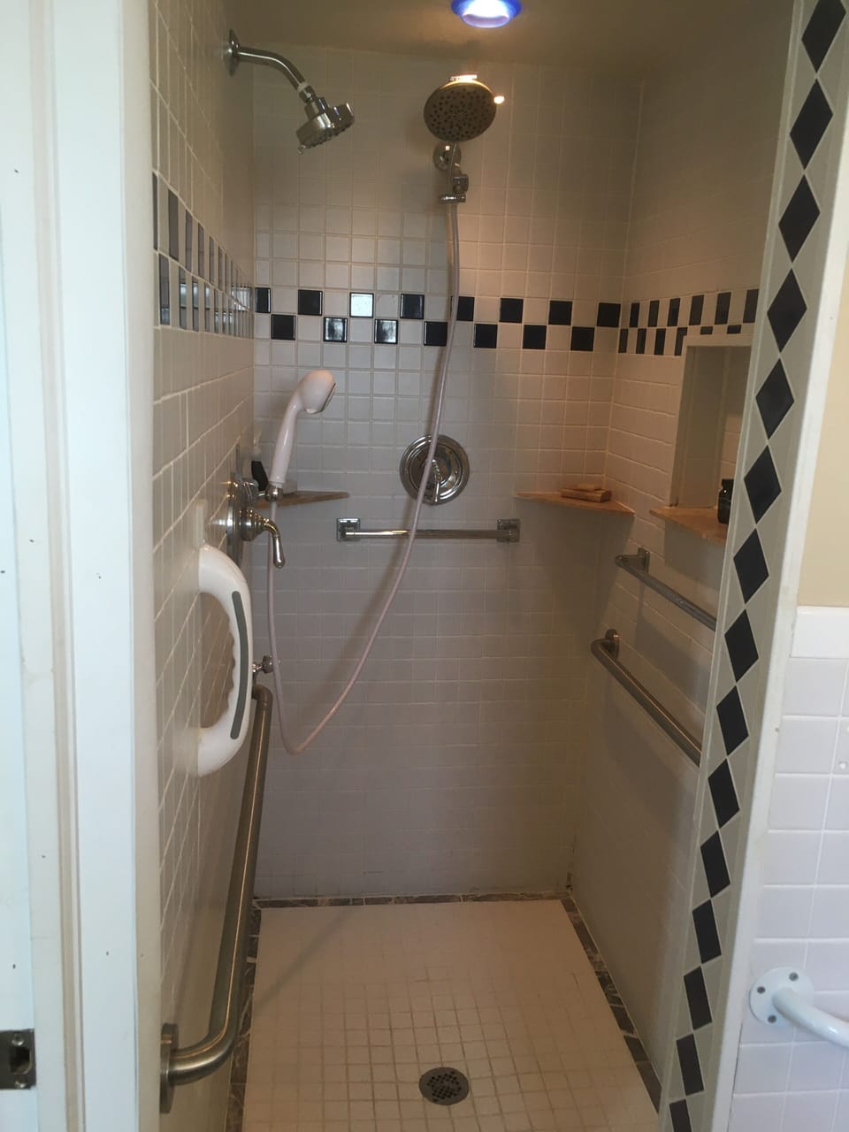 Large walk-in shower with 2 heads and wand